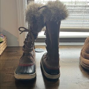 Sorel Women's Brown and Black Lace-Up Winter Boots